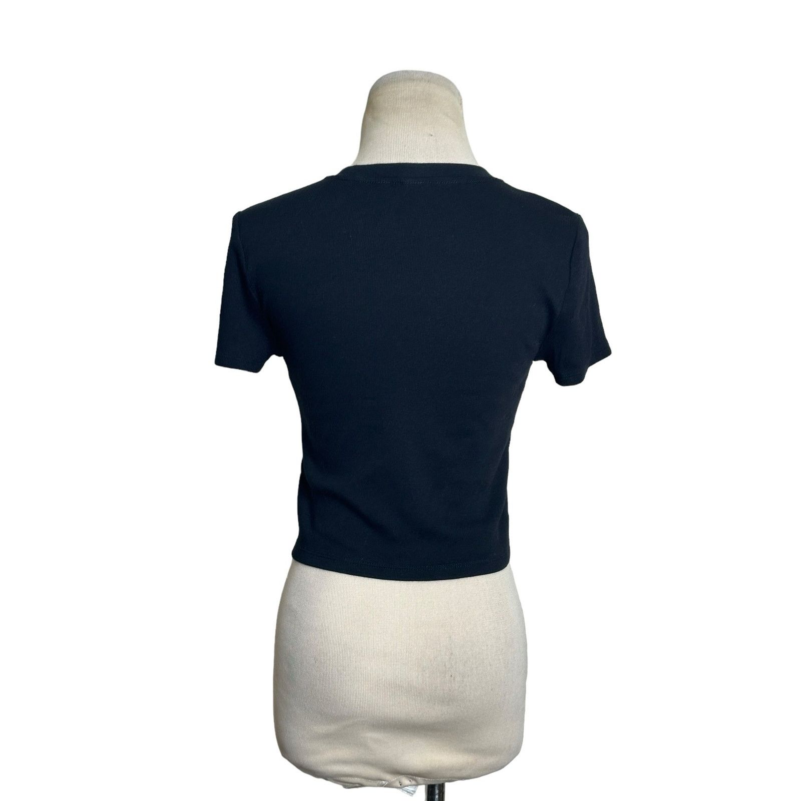 TNA TNA black short sleeves crop fitted T shirt size Medium Size M / US 6-8 / IT 42-44 - 11 Thumbnail