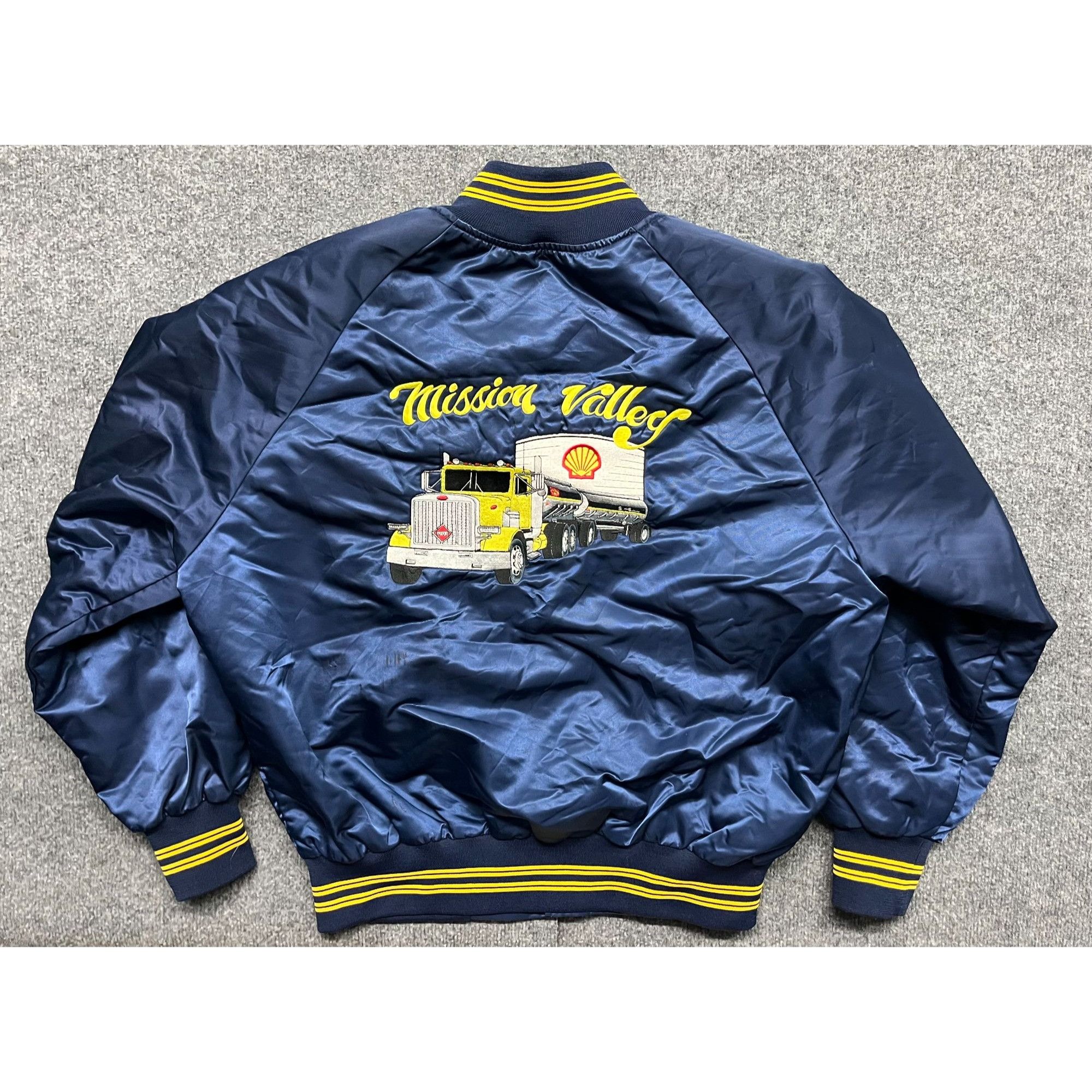 Vintage vintage shell oil bomber jacket size XL mission valley petro Size US XL / EU 56 / 4 - 1 Thumbnail