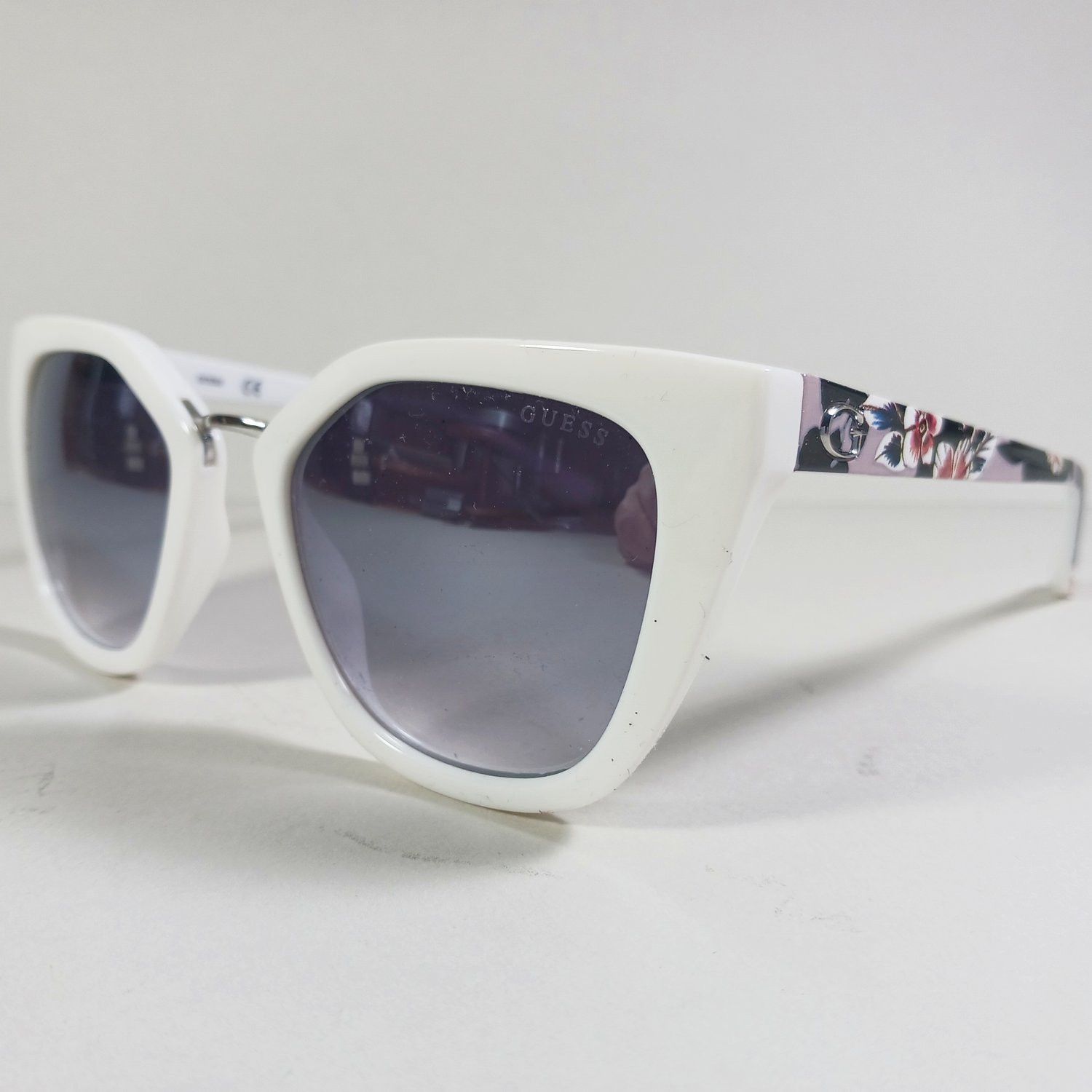 Guess Guess GU 7541 21W White Floral Motif Sunglasses w/Case Size ONE SIZE - 4 Thumbnail