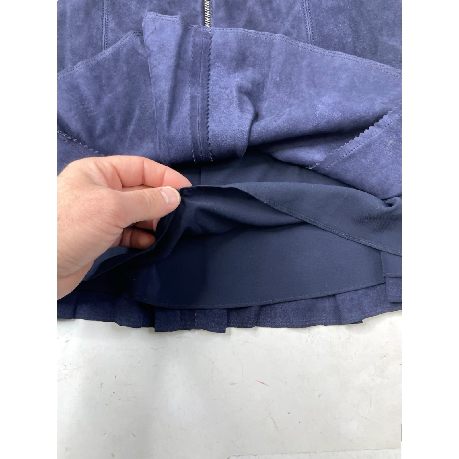 Alice + Olivia Alice + Olivia Skirt Mini Pleated Suede Leather Blue Size 0 Women Short City Vintage No (used) Size 25" / US 0 / IT 36 - 7 Thumbnail