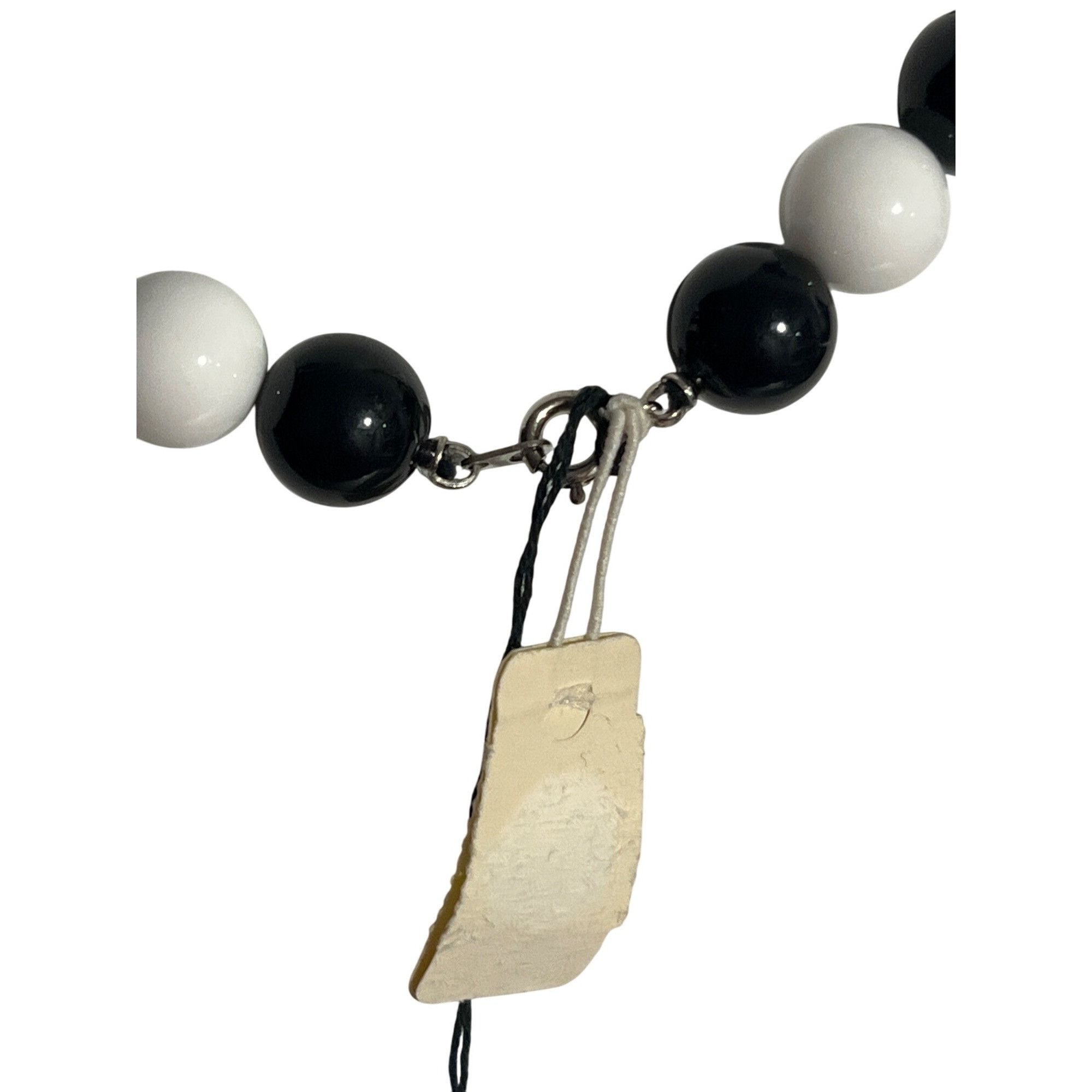 Other Vtg Lucite Beaded Necklace Black White Silver Tone Glows Und Size ONE SIZE - 5 Thumbnail
