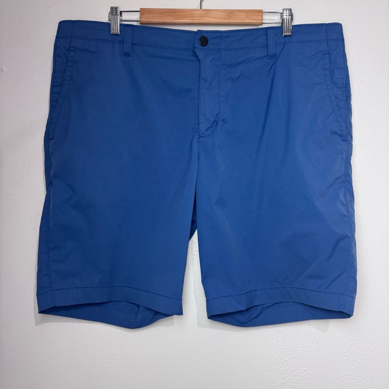 Tommy Bahama Blue Flat Front Chino Performance Golf Shorts Men’s Size 40 Size US 40 / EU 56 - 8 Thumbnail