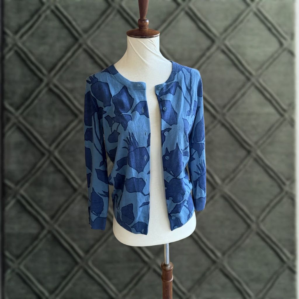 Talbots VINTAGE Talbots XS Pure Merino Wool Blue Floral Cardigan Sweater Women XS Cardigan Wool Blue Floral Size XS / US 0-2 / IT 36-38 - 1 Thumbnail