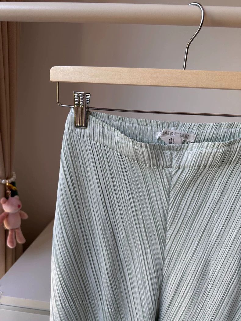 Issey Miyake Issey Miyake size:2 Mint green pleated trousers Size 32" / US 10 / IT 46 - 2 Thumbnail