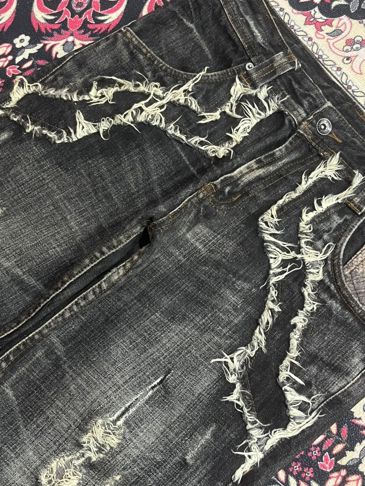 semanticdesign Semantic Design Snakeskin Distressing Fringe Mud Flare Jeans Size US 32 / EU 48 - 7 Thumbnail