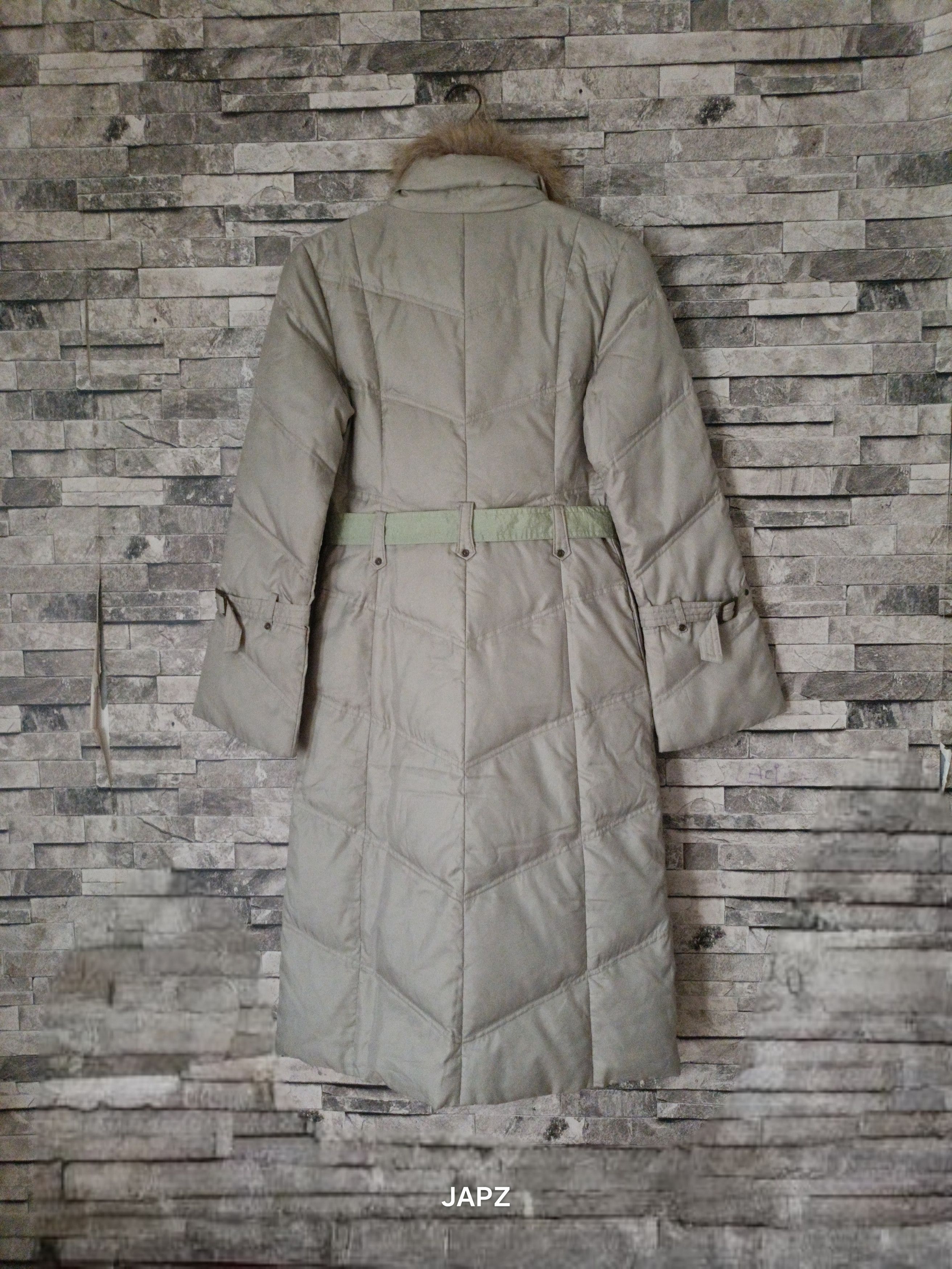 Japanese Brand Beatrice down coat with detachable fur Size XS / US 0-2 / IT 36-38 - 4 Thumbnail