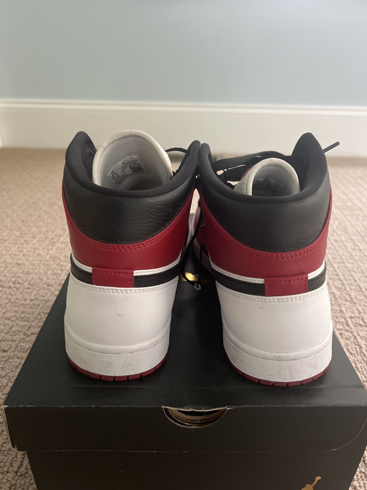 Jordan Brand Air Jordan 1 Chicago “2020” Size US 10 / EU 43 - 4 Thumbnail