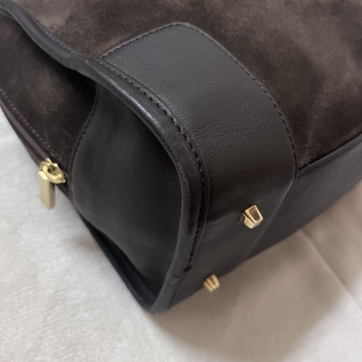 Loewe Authentic Loewe Amazona Suede Leather Medium Handbag Size ONE SIZE - 4 Thumbnail