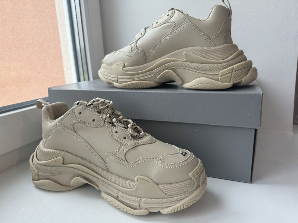Balenciaga Balenciaga Triple s Beige Uk6 EU40 Box included! Size US 7 / EU 40 - 1 Thumbnail