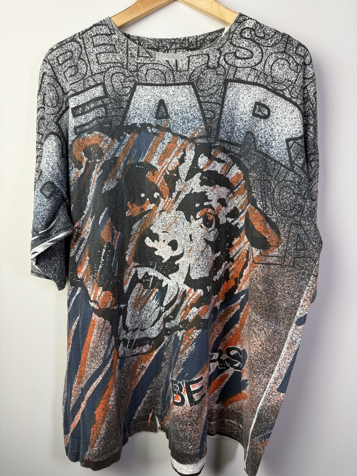 NFL 90s Chicago Bears All Over Print Magic Johnson Vintage Tee Size US XL / EU 56 / 4 - 1 Thumbnail