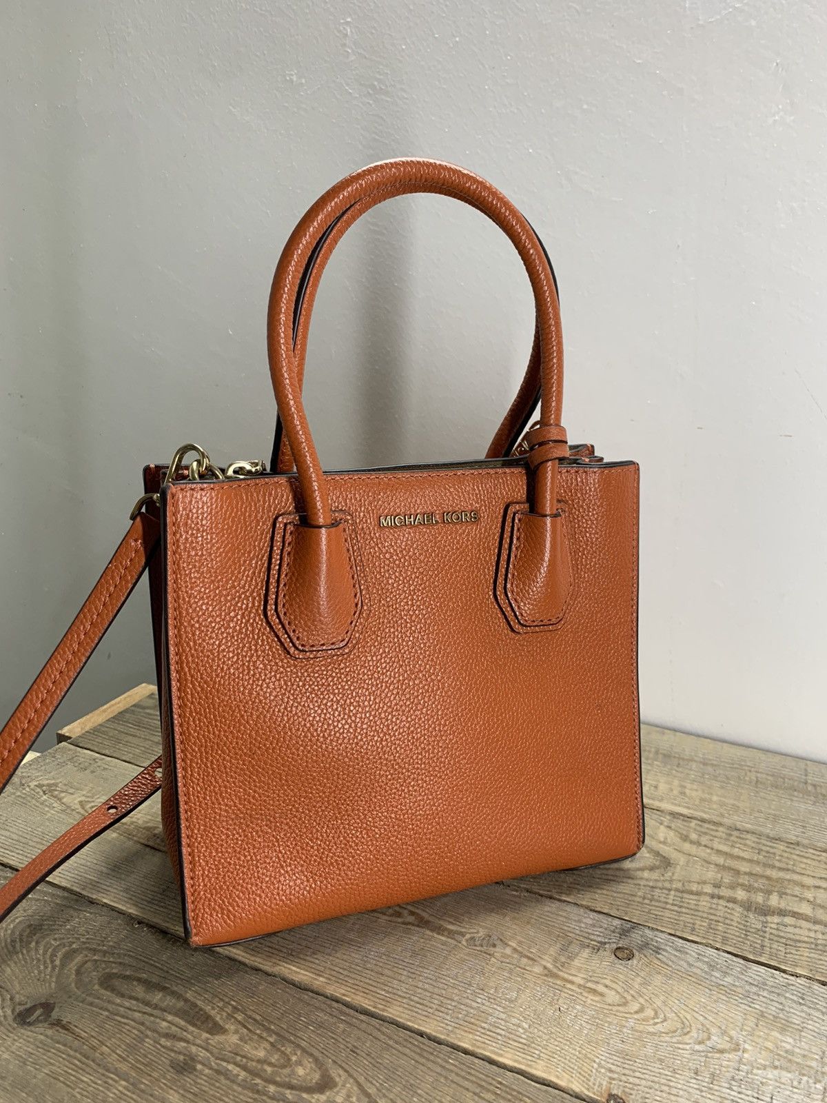 MICHEAL KORS MERCER MEDIUM MESSENGER BAG