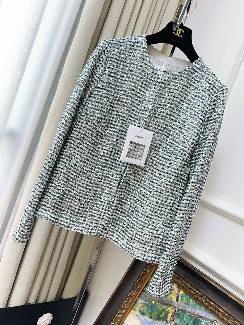 Chanel Chanel 23p preview series green and white sequin embroider Size M / US 6-8 / IT 42-44 - 1 Thumbnail