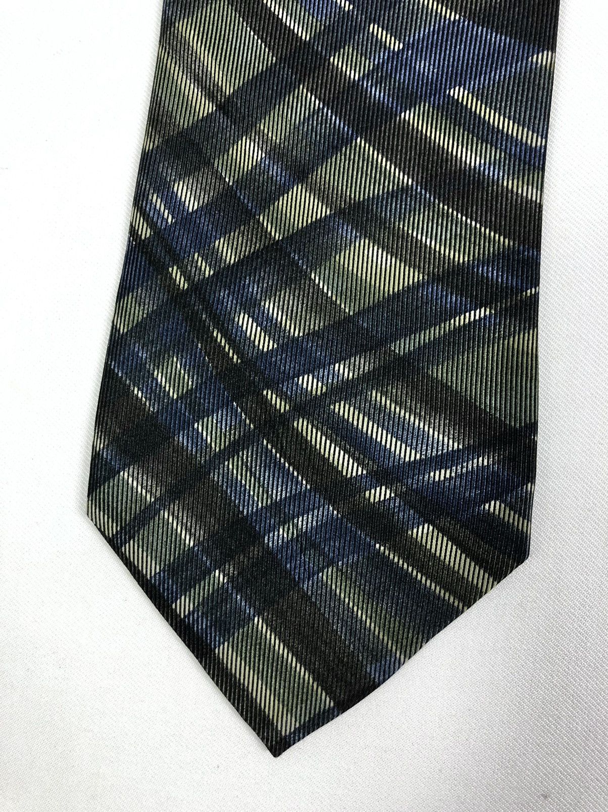 Gucci Rare Gucci Abstract Silk Tie Made in Italy Size ONE SIZE - 4 Thumbnail
