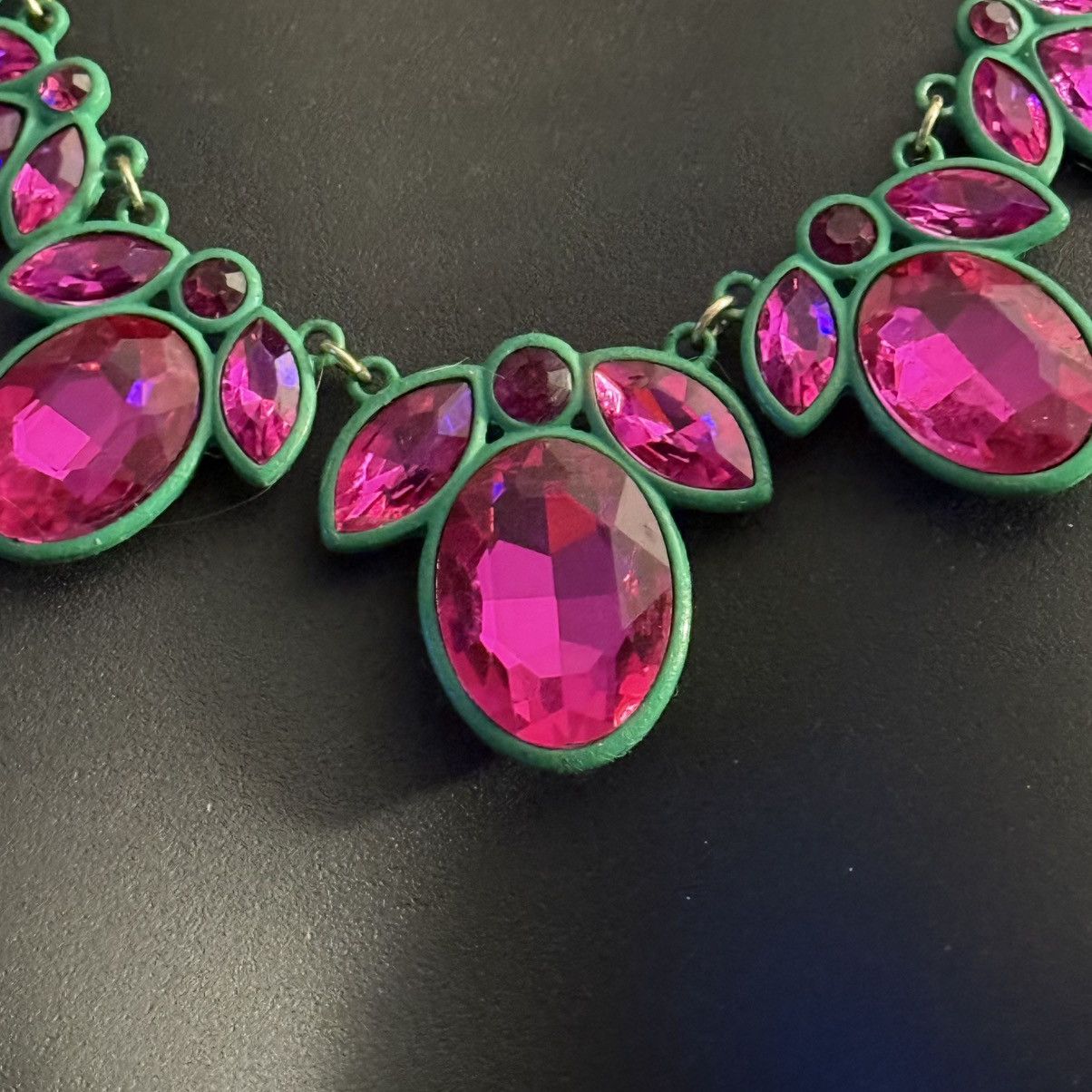Other Gold tone pink gemstone set in green statement necklace Size ONE SIZE - 2 Thumbnail