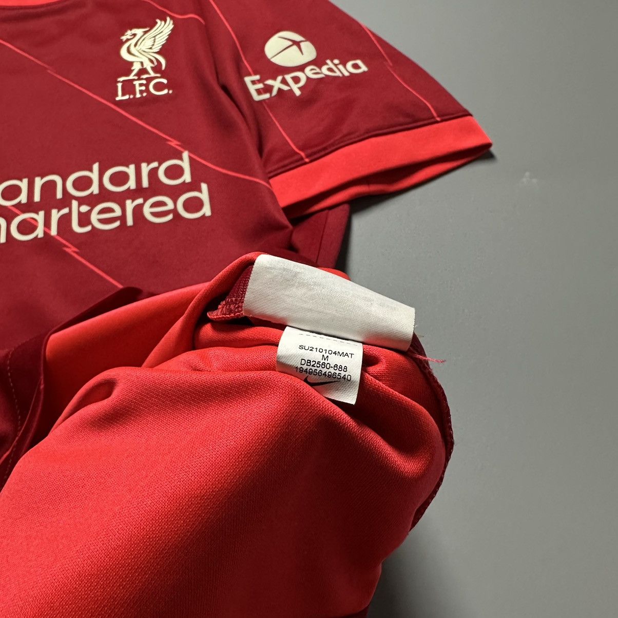 Vintage LIVERPOOL NIKE 2021/2022 FOOTBALL HOME JERSEY #20 DIOGO JOTA Size US M / EU 48-50 / 2 - 15 Thumbnail