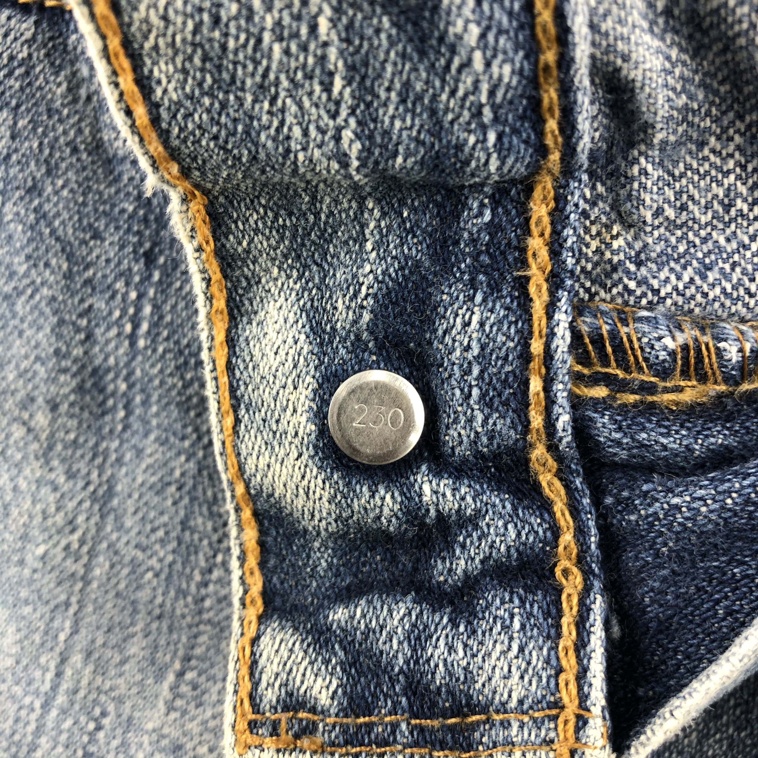 Levi's Vintage 90s Light Wash Levis 505 Jeans-J2168 Size US 32 / EU 48 - 10 Thumbnail