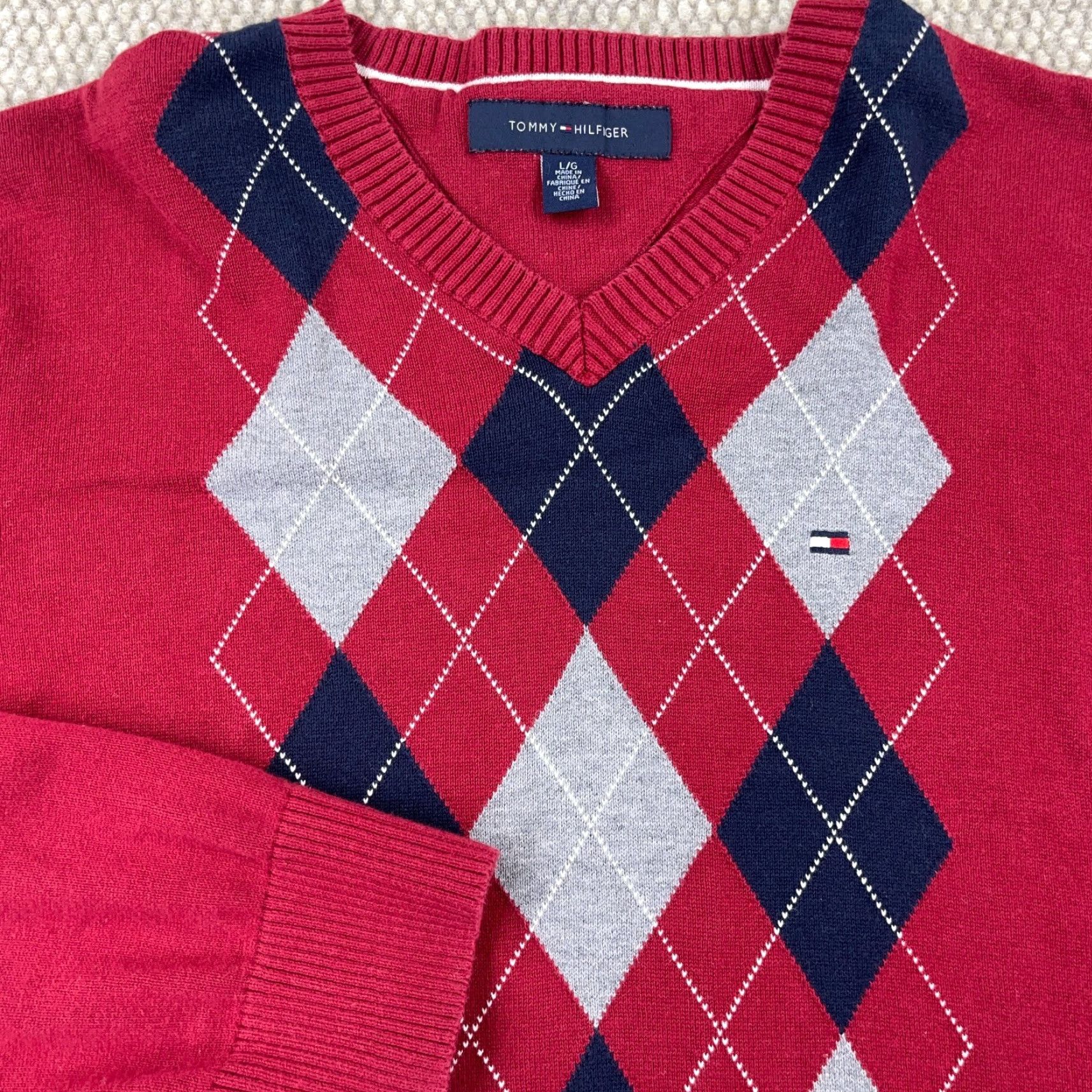 Tommy Hilfiger Tommy Hilfiger Sweater Men Large Red Blue V-Neck Knit Pullover Diamond Golf Soft Knit Shirt Mens Size US L / EU 52-54 / 3 - 2 Thumbnail