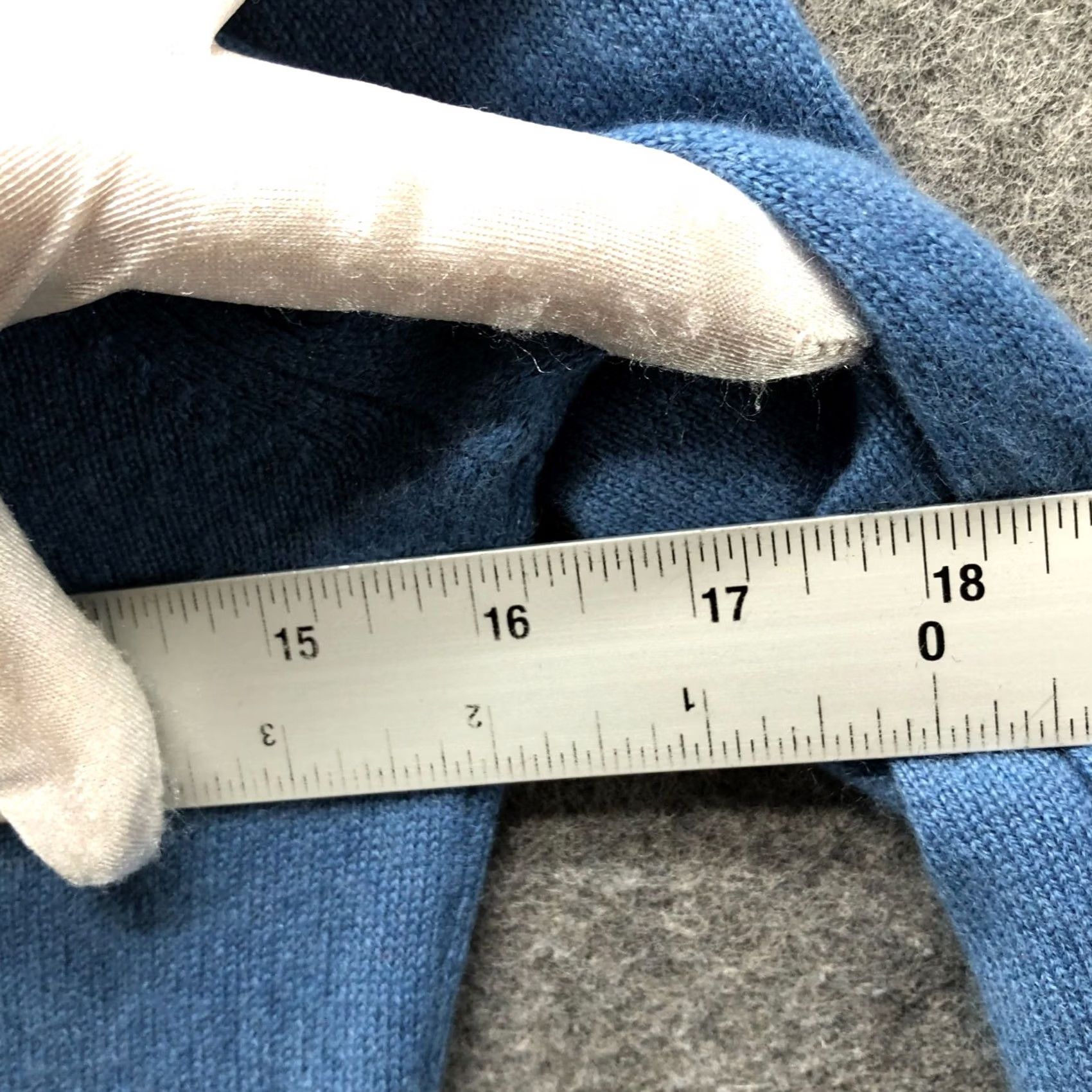 Uniqlo Uniqlo Cardigan Womens XS Blue V-Neck Button Front Lightweight Cashmere Size XS / US 0-2 / IT 36-38 - 6 Thumbnail