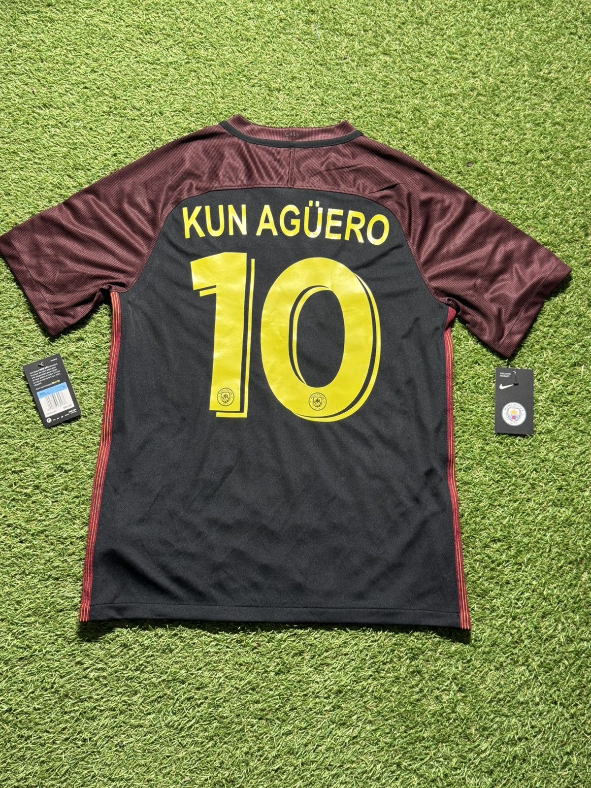 Nike Manchester City 16/17 Away Jersey Sergio Agüero Men’s Size M Size US M / EU 48-50 / 2 - 5 Thumbnail