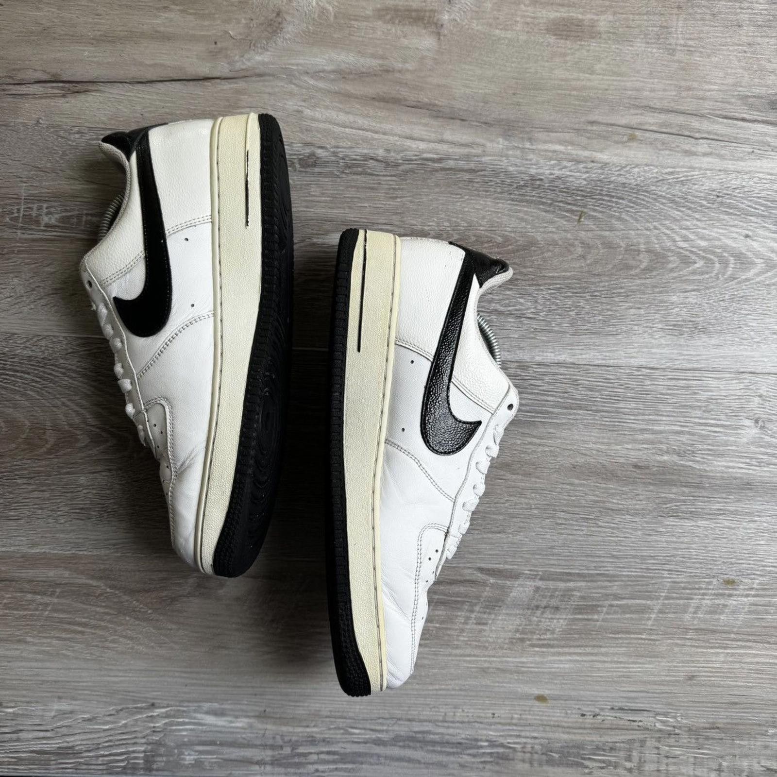 Nike NIKE • VNTG Air Force 1 '07 "White/Black" (10M) Size US 10 / EU 43 - 11 Thumbnail