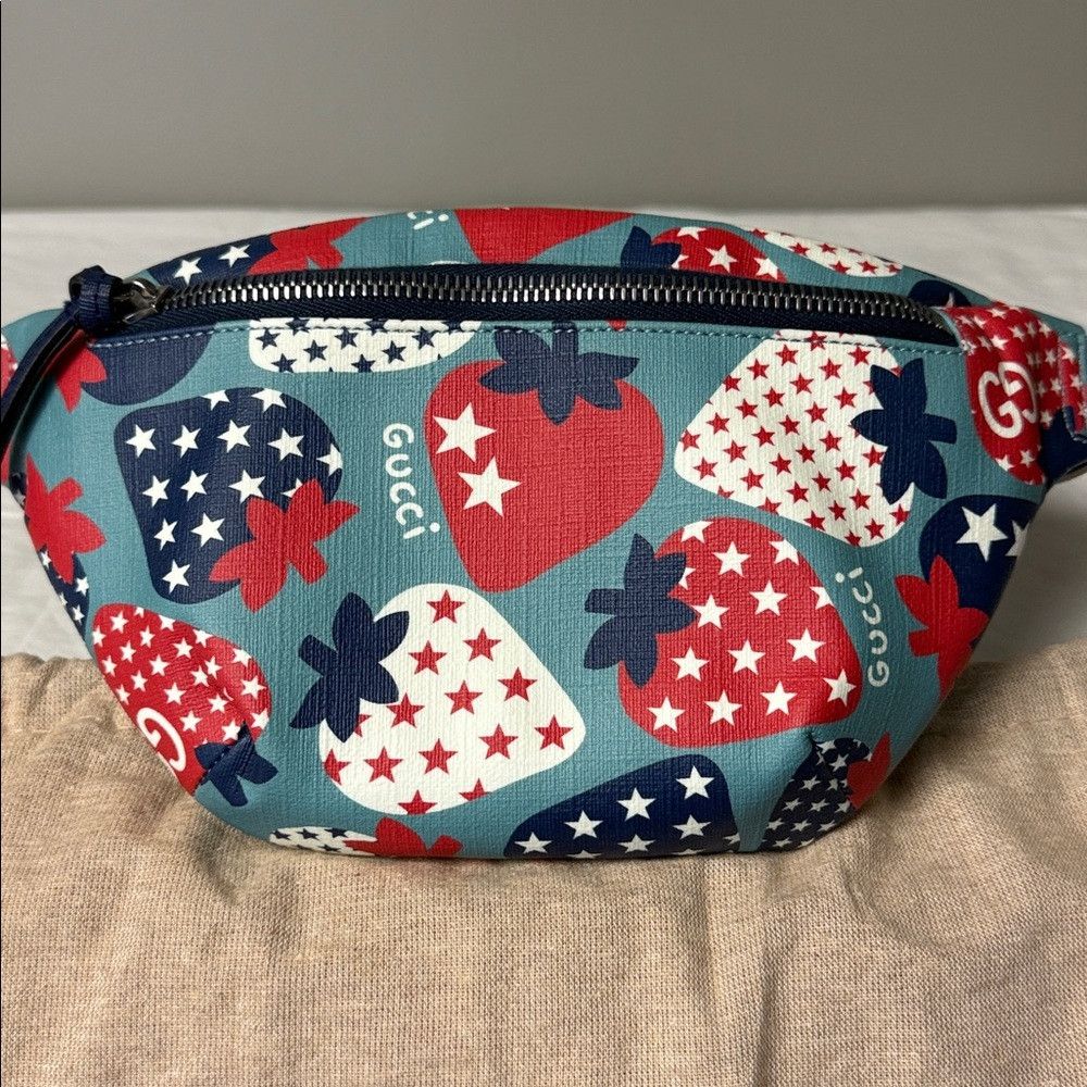 Gucci Gucci Children’s Strawberry Print Waist Bag Blue PVC Italy Size ONE SIZE - 2 Thumbnail