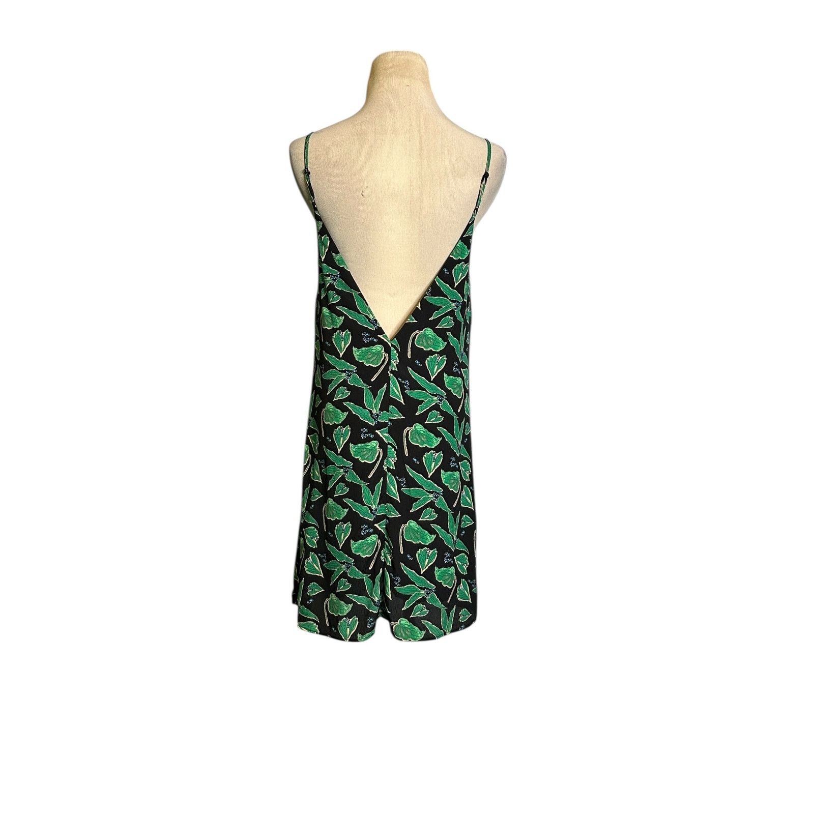 Urban Outfitters Urban Outfitters leaf print sleeveless mini dress size XS Size XS / US 0-2 / IT 36-38 - 8 Thumbnail