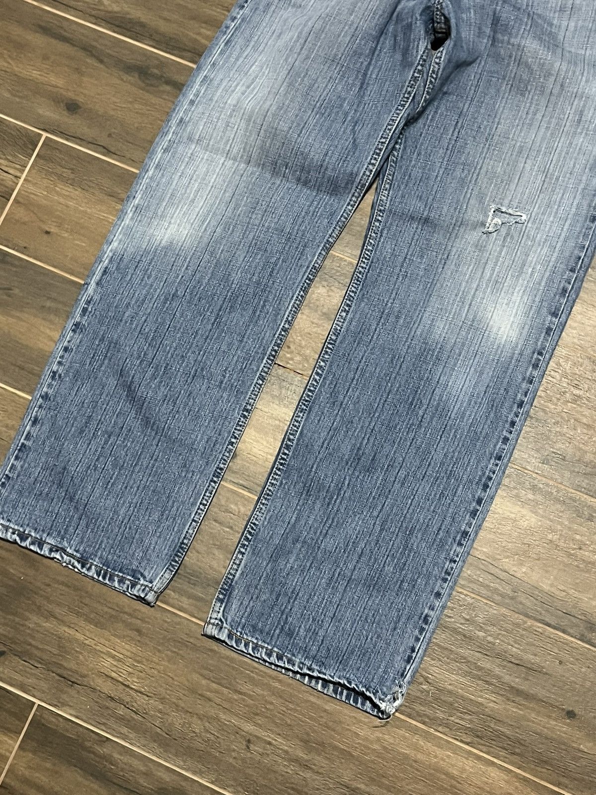 Jean × Levi's × Vintage Vintage Distressed Levis Light Wash Jeans Levi's 529 Denim Size US 32 / EU 48 - 2 Thumbnail