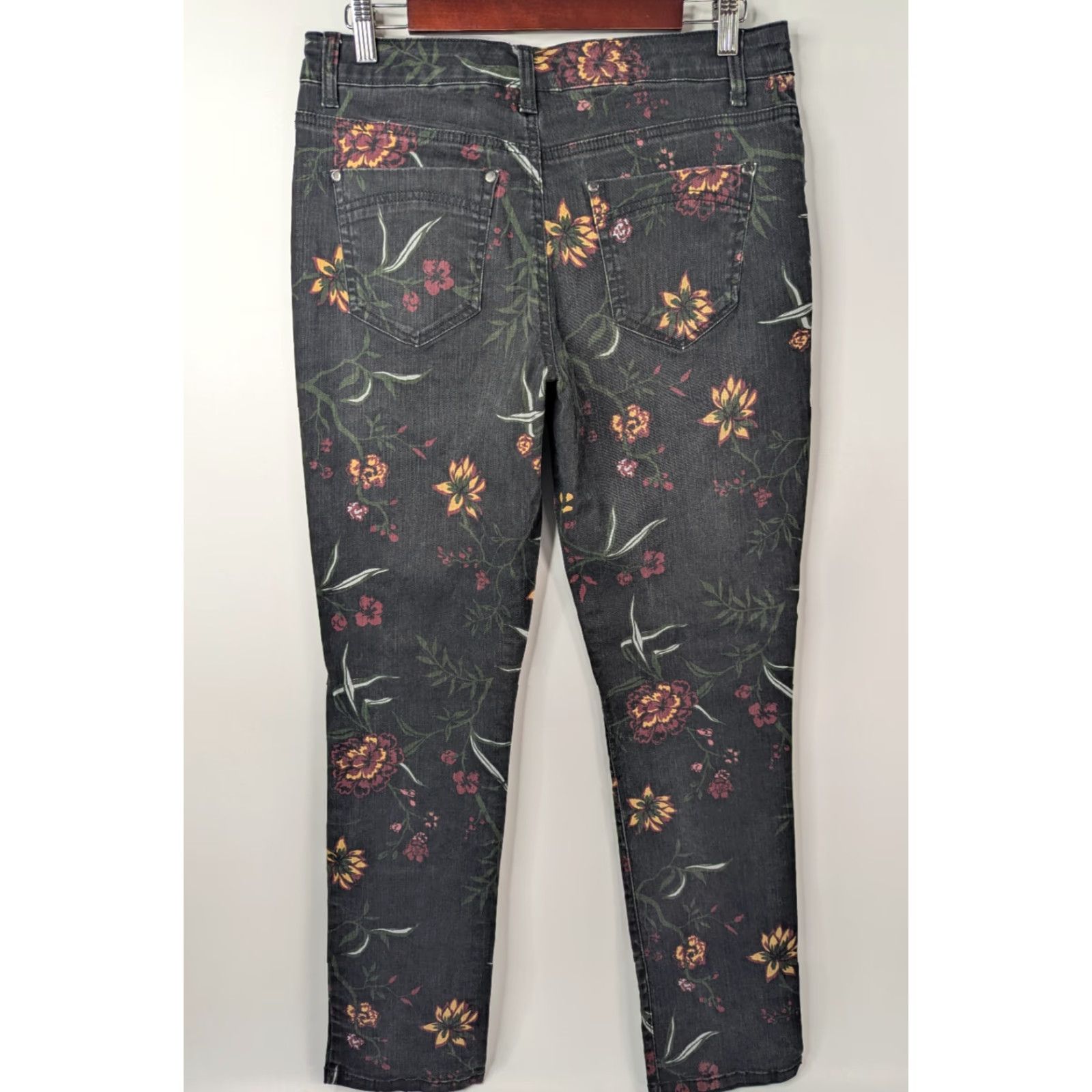 Vintage Bandolino Amy Floral Pants Women Size 8 Black Stretch Straight Leg Casual Size 30" / US 8 / IT 44 - 4 Thumbnail