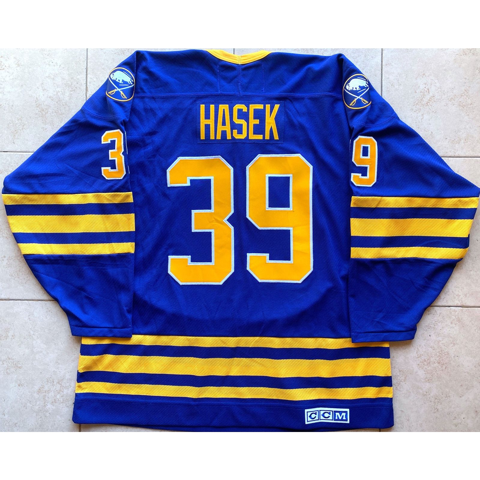 Ccm × NHL HASEK Buffalo Sabres CCM Vintage jersey XL blue sword NHL Size US XL / EU 56 / 4 - 4 Thumbnail