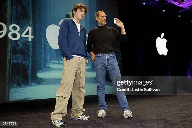 Apple 2004 MacWorld 'Introducing Garageband' Musicians Wanted Tee Size US XL / EU 56 / 4 - 6 Thumbnail