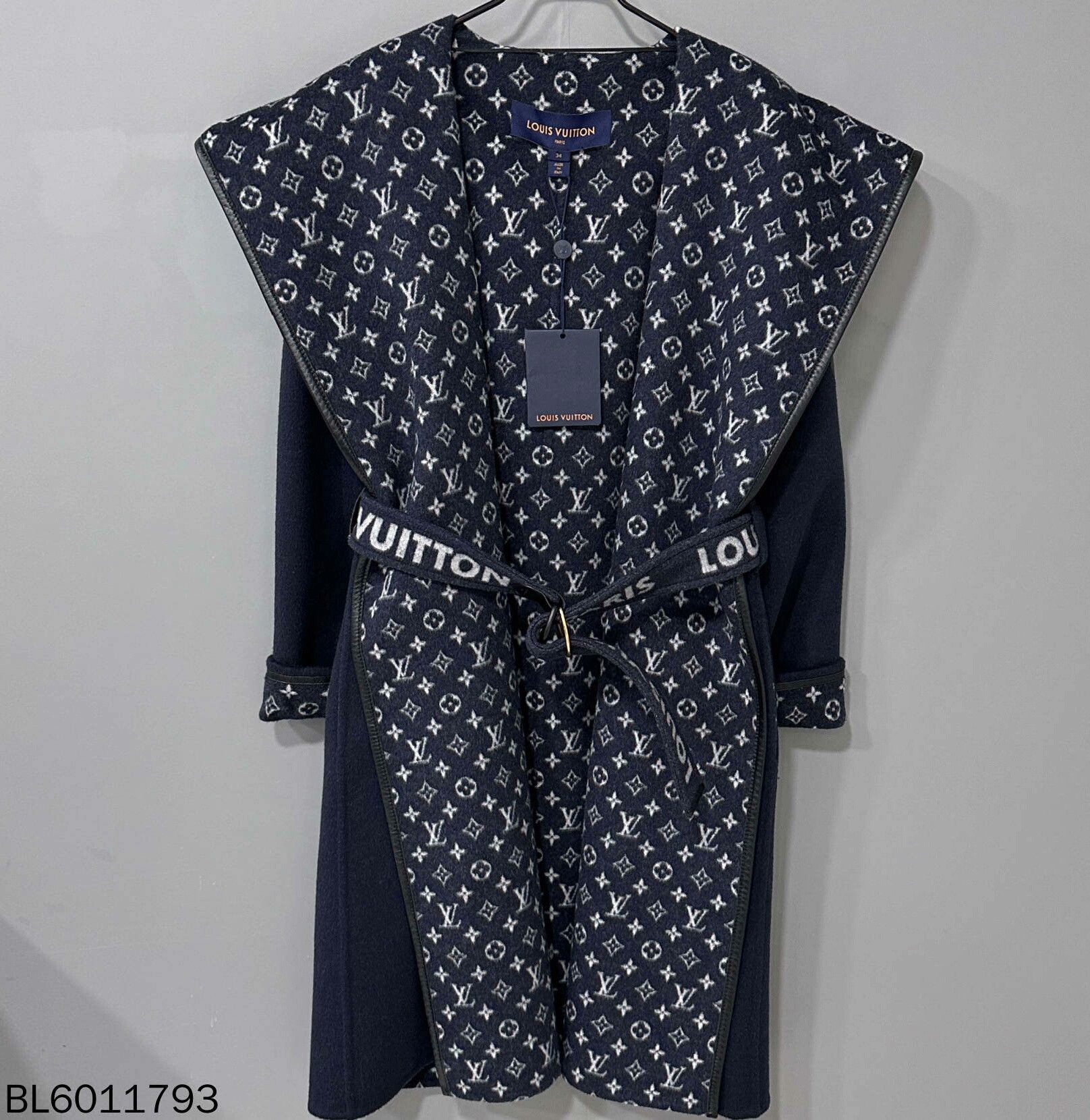 Louis Vuitton Louis Vuitton All-Over Print Long Robe Coat Size XXS / US 00 / IT 34 - 1 Thumbnail