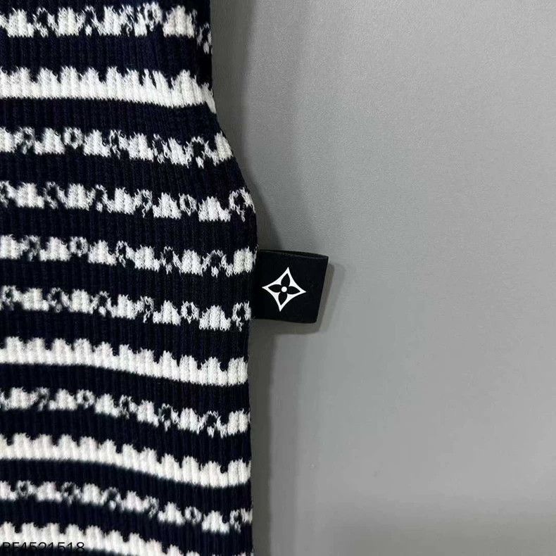 Louis Vuitton Louis Vuitton 25 new scalloped striped knitted short sleev Size XS / US 0-2 / IT 36-38 - 8 Thumbnail