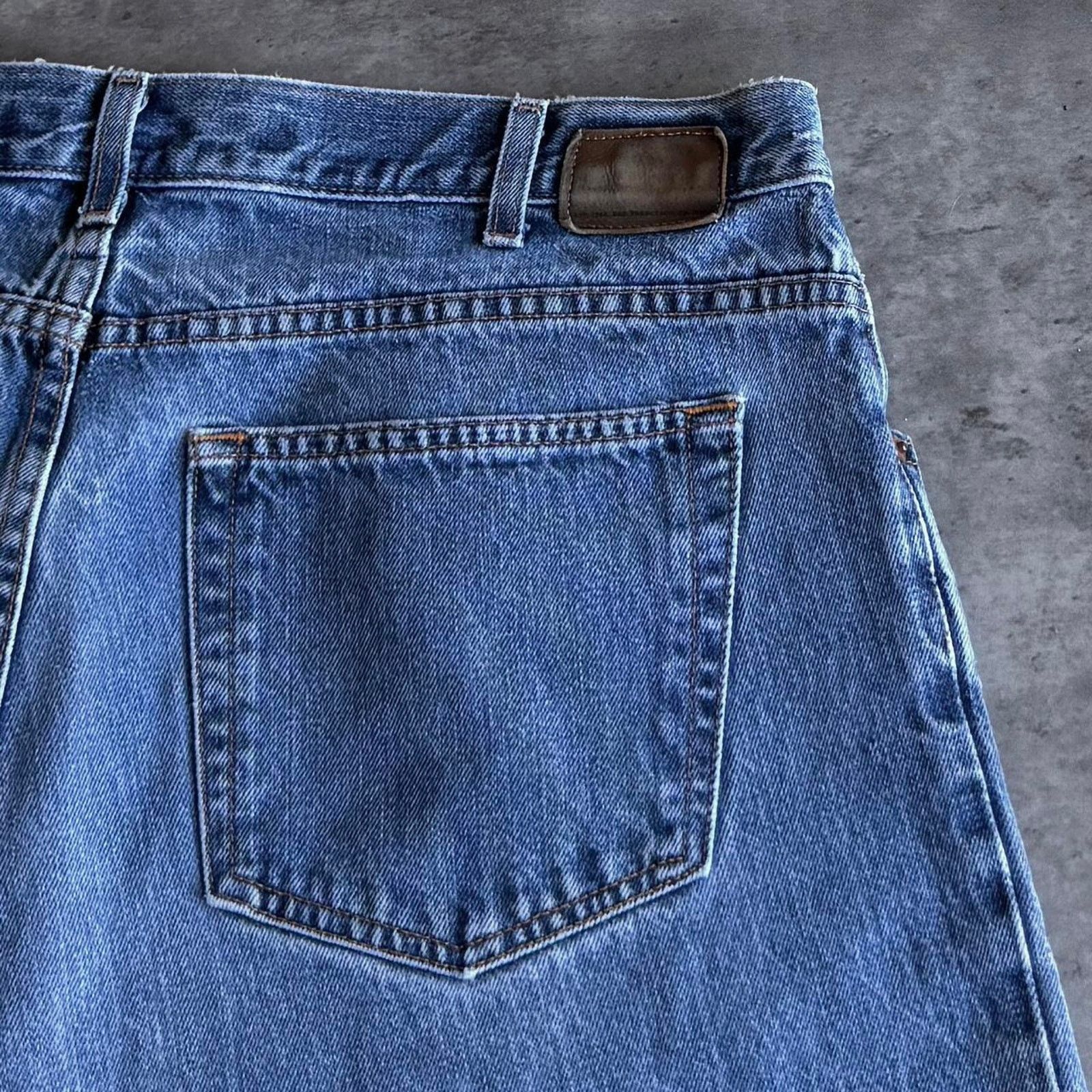 Gap × Vintage Vintage Y2K GAP Baggy Fit Medium Wash Essential Denim Jeans Size US 37 - 3 Thumbnail