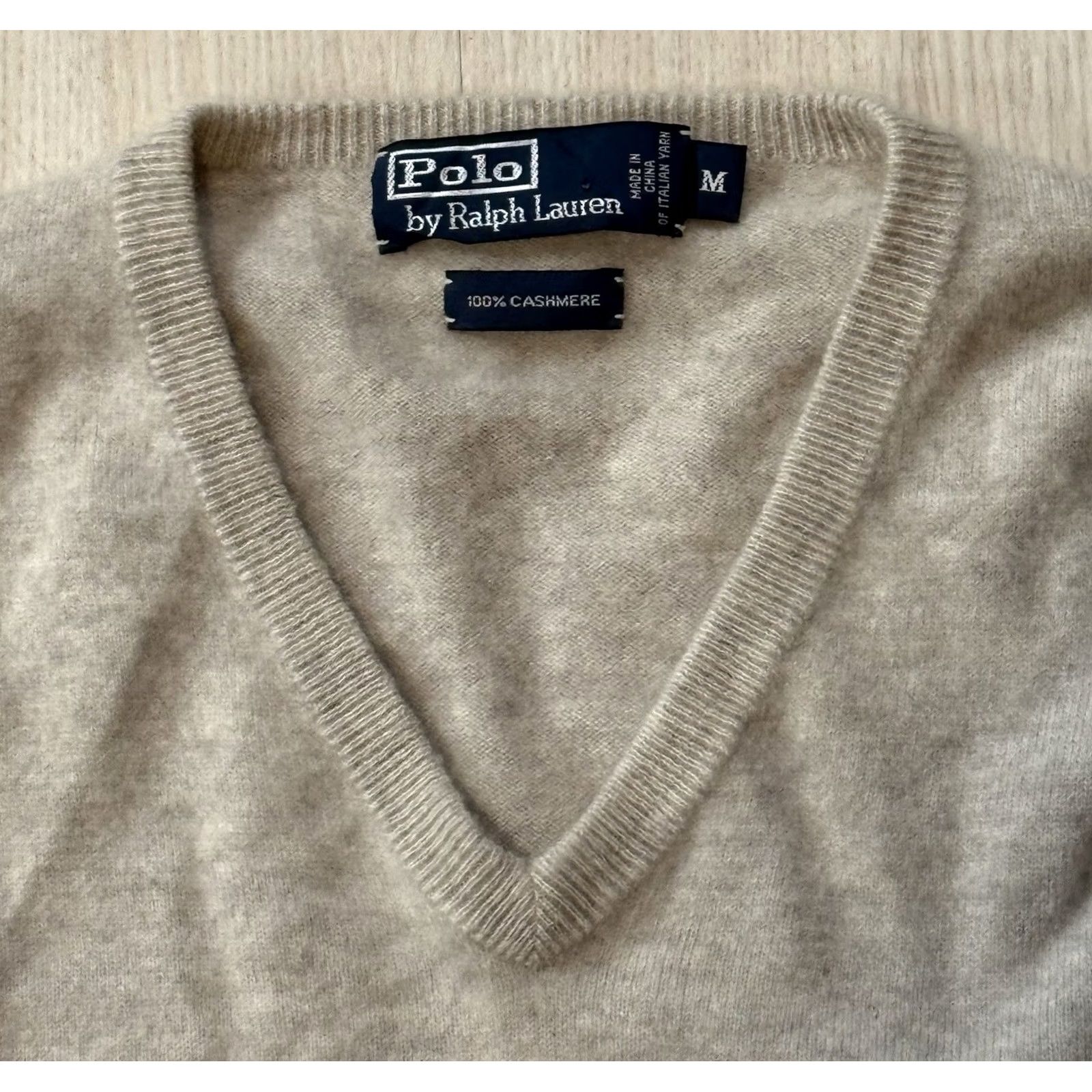 Ralph Lauren VINTAGE Ralph Lauren Polo 100% Cashmere V-Neck Sweater Medium Beige Long Sleeve Men Sweatshirt Pullover 90s Classic Preppy USA Designer Dad Size US M / EU 48-50 / 2 - 5 Thumbnail