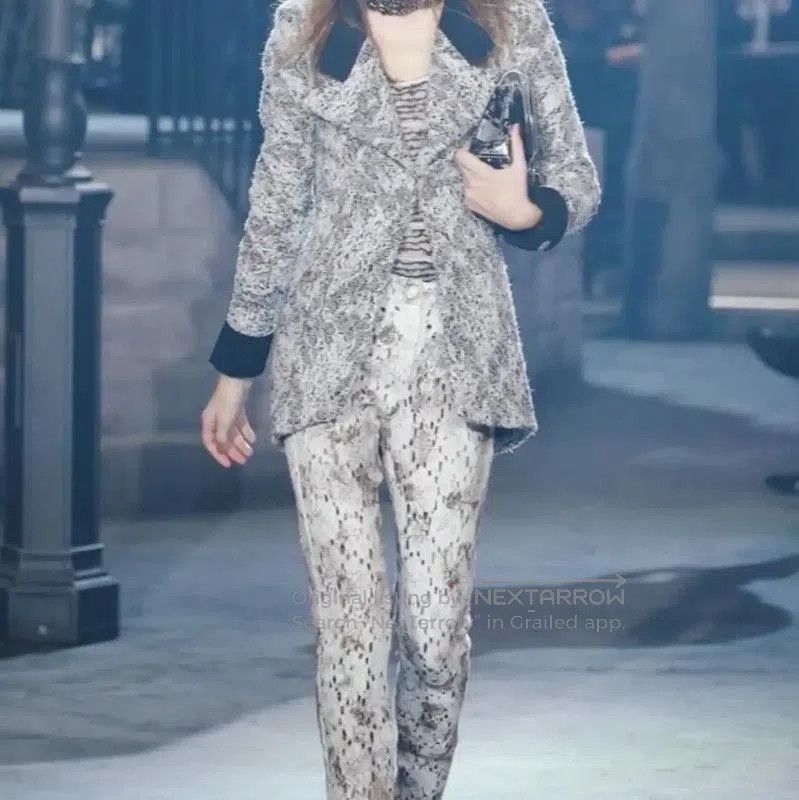 Chanel Chanel Black Wool Jacket for Women . Size M / US 6-8 / IT 42-44 - 3 Thumbnail