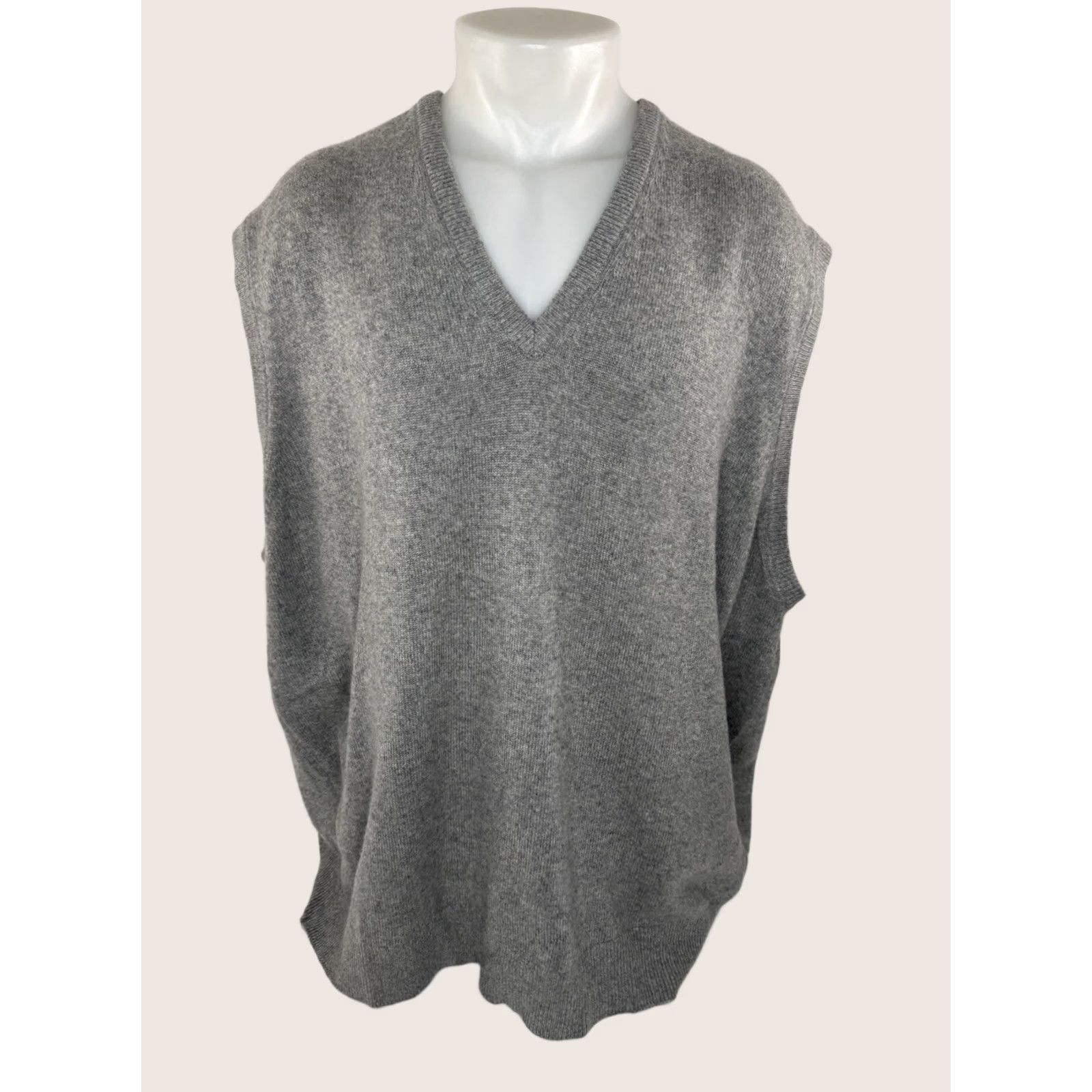 Vintage JOHN LAING Cashmere V-Neck Sweater Vest 4XL Big & Tall Gray Mens Shirt Size 4XL Wool Knit Vintage ZZ4 Size US XXL / EU 58 / 5 - 1 Thumbnail