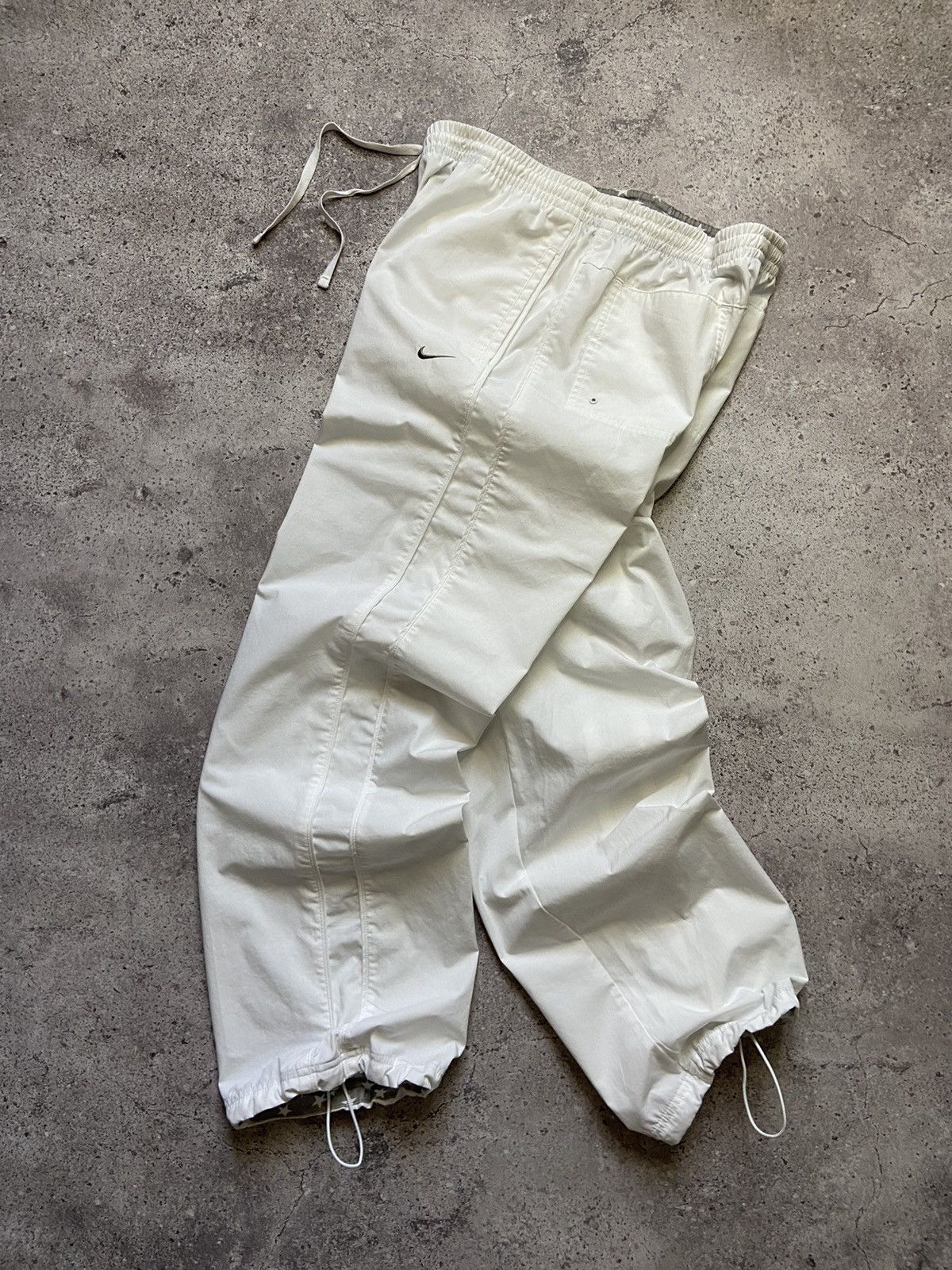 Nike Vintage Nike Track Pants Baggy White Size US 32 / EU 48 - 1 Thumbnail