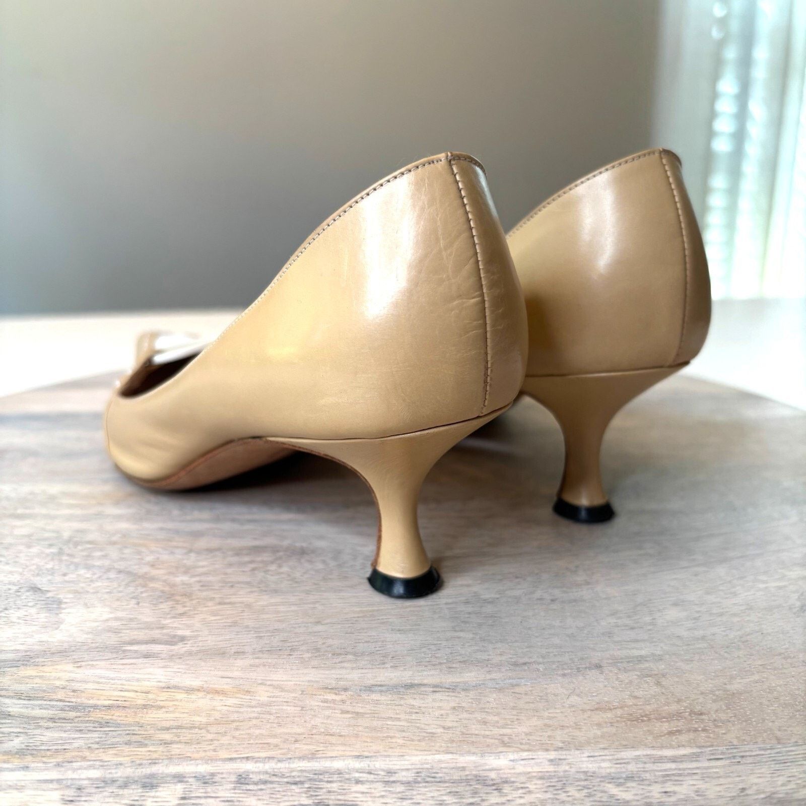 Manolo Blahnik Manolo BlahnikbLeather Slingback Heels EU Sz 36 US Size 6 Size US 6 / IT 36 - 6 Thumbnail