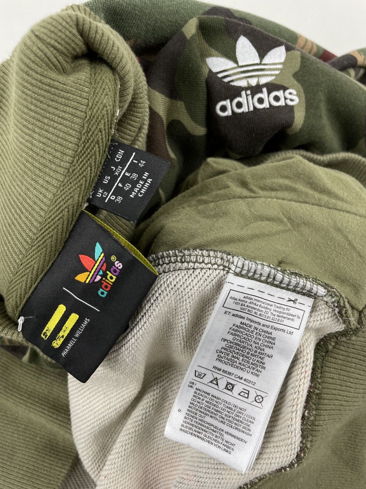 Adidas × Pharrell PHARRELL WILLIAMS Hiking Camo Print Sweatshirt Pullover S Size US S / EU 44-46 / 1 - 21 Thumbnail