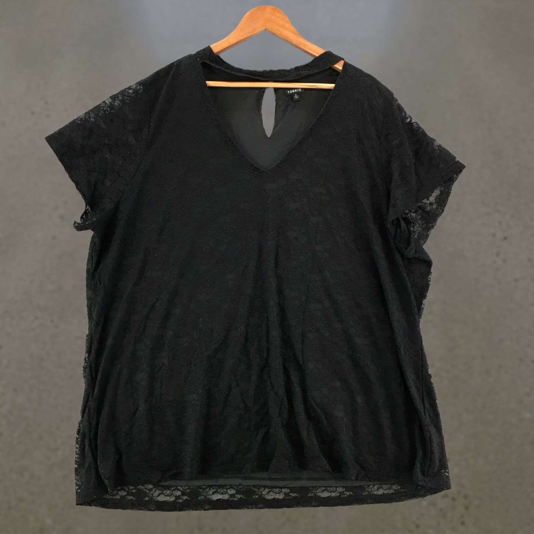 Torrid Torrid Blouse Shirt Womens 5 Black Short Sleeve V-Neck Lace Inset Casual Tee Size S / US 4 / IT 40 - 1 Thumbnail