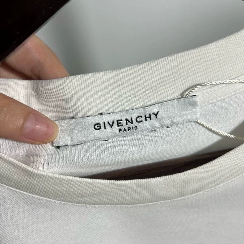 Givenchy Givenchy Letter logo short-sleeve R0619 Size US M / EU 48-50 / 2 - 3 Thumbnail