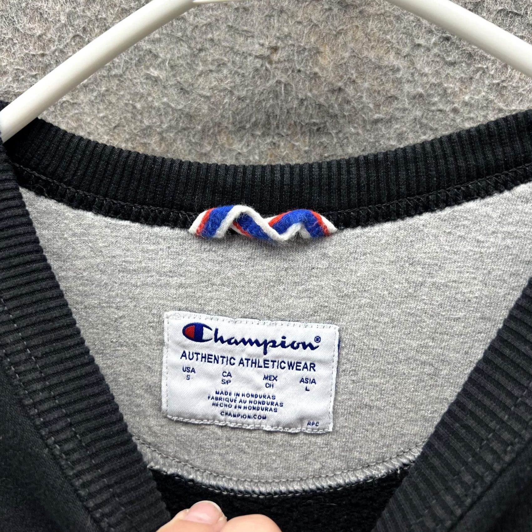 Champion VINTAGE Champion Sweatshirt Mens Small Black Crewneck Pullover Fleece Logo Athletic Size US S / EU 44-46 / 1 - 4 Thumbnail