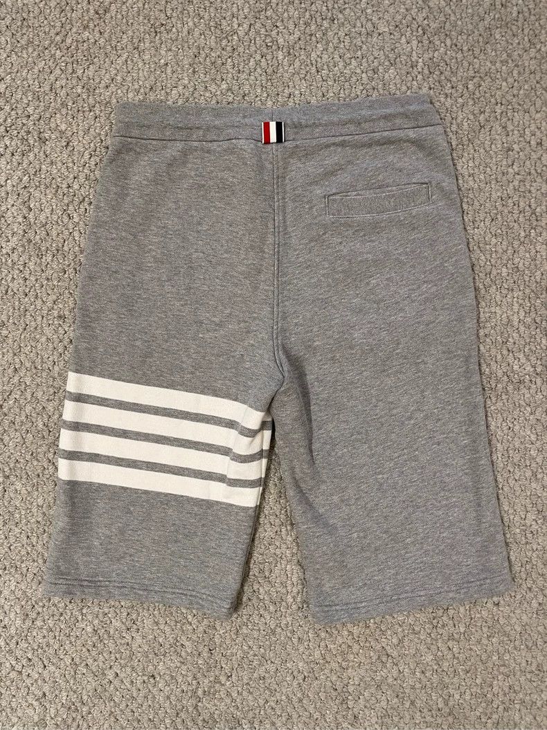 Thom Browne Thom browne Gray classic four-striped shorts 2504-Nextarrow Size US 29 - 2 Thumbnail