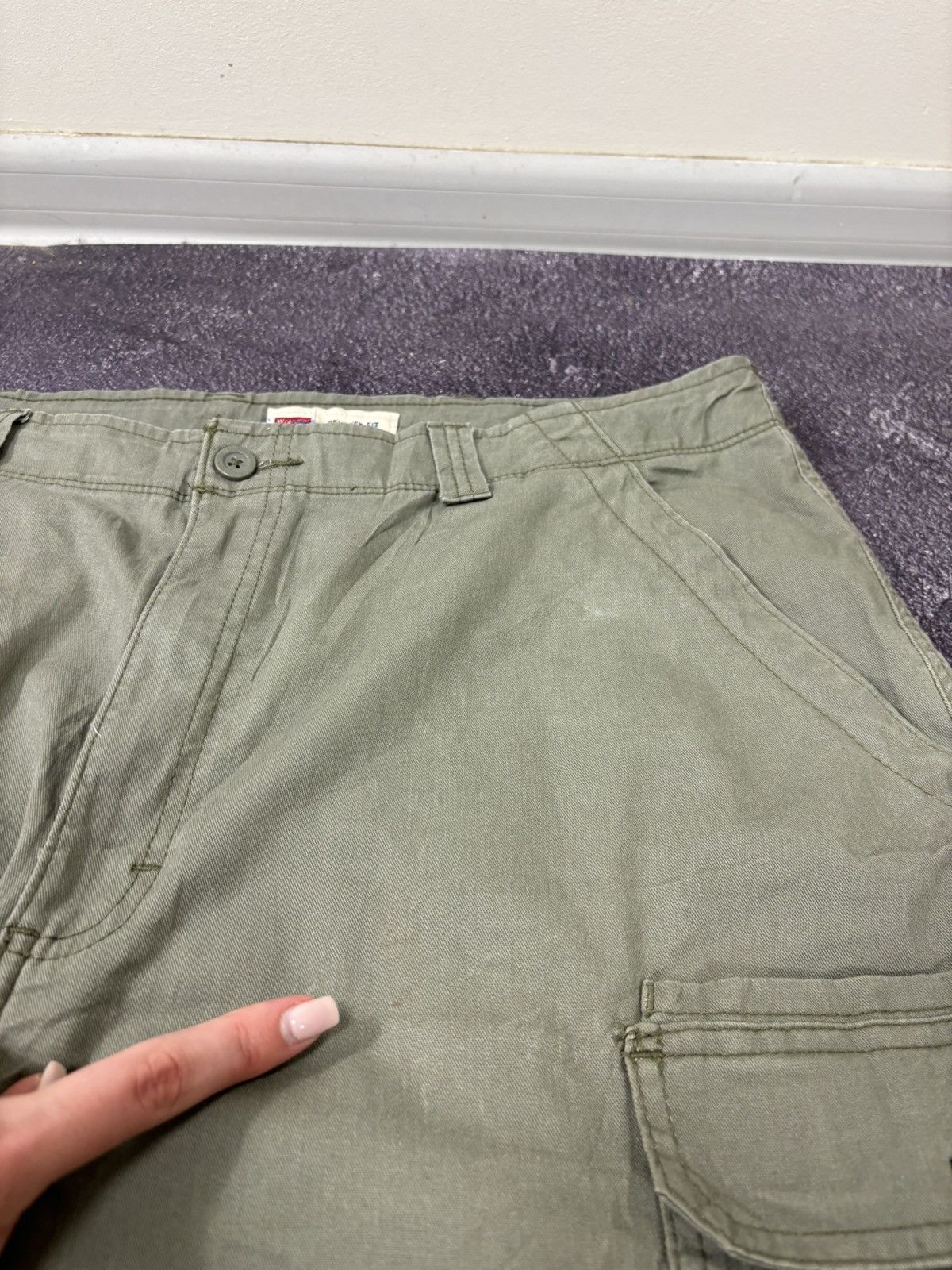 Vintage Vintage Wrangler USA Relaxed Fit Khaki Green Cargo Shorts Size US 38 / EU 54 - 9 Thumbnail