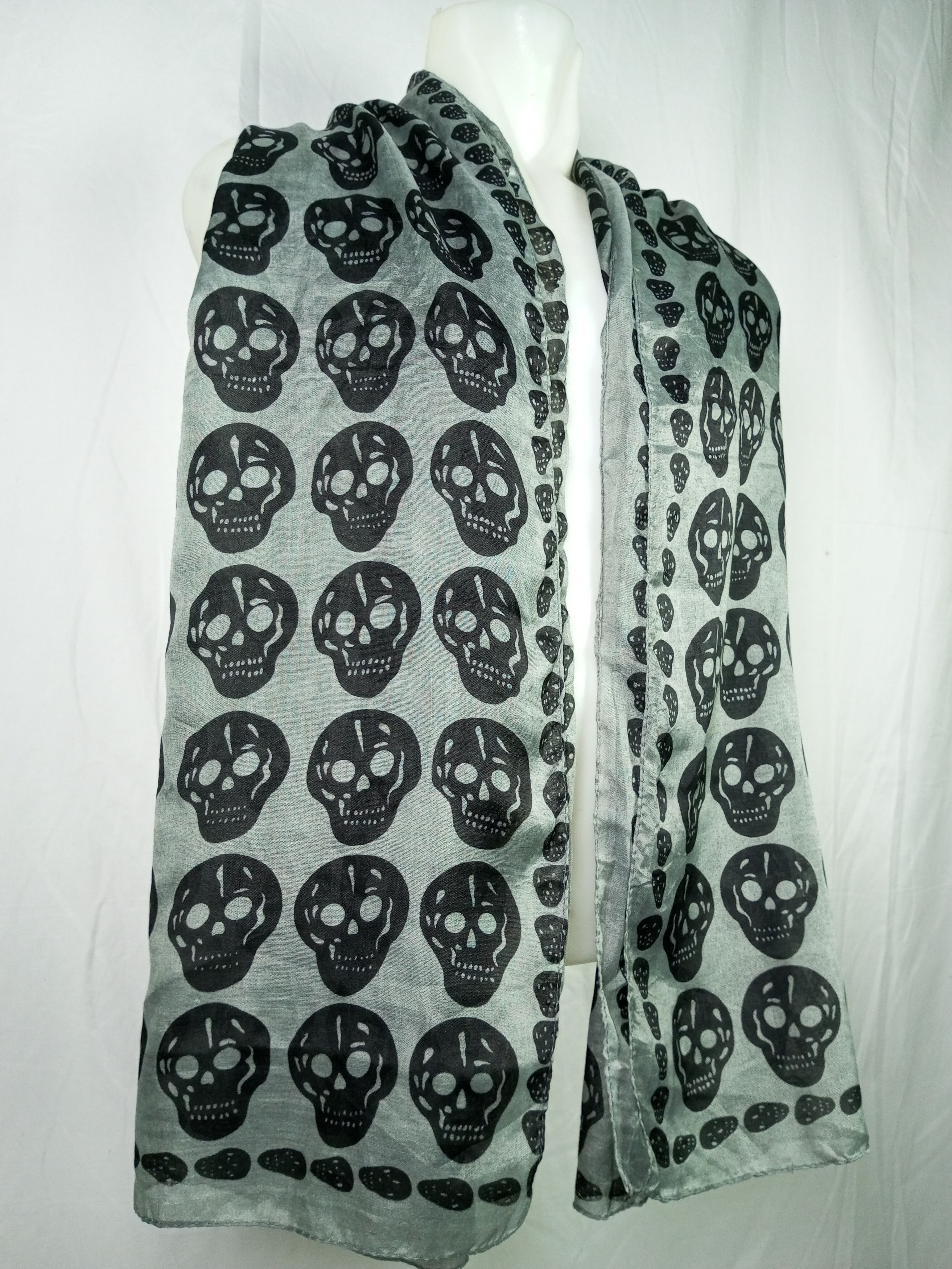 Japanese Brand Skulls Scarf Muffler Inspired By Alexander McQueen Size ONE SIZE - 3 Thumbnail