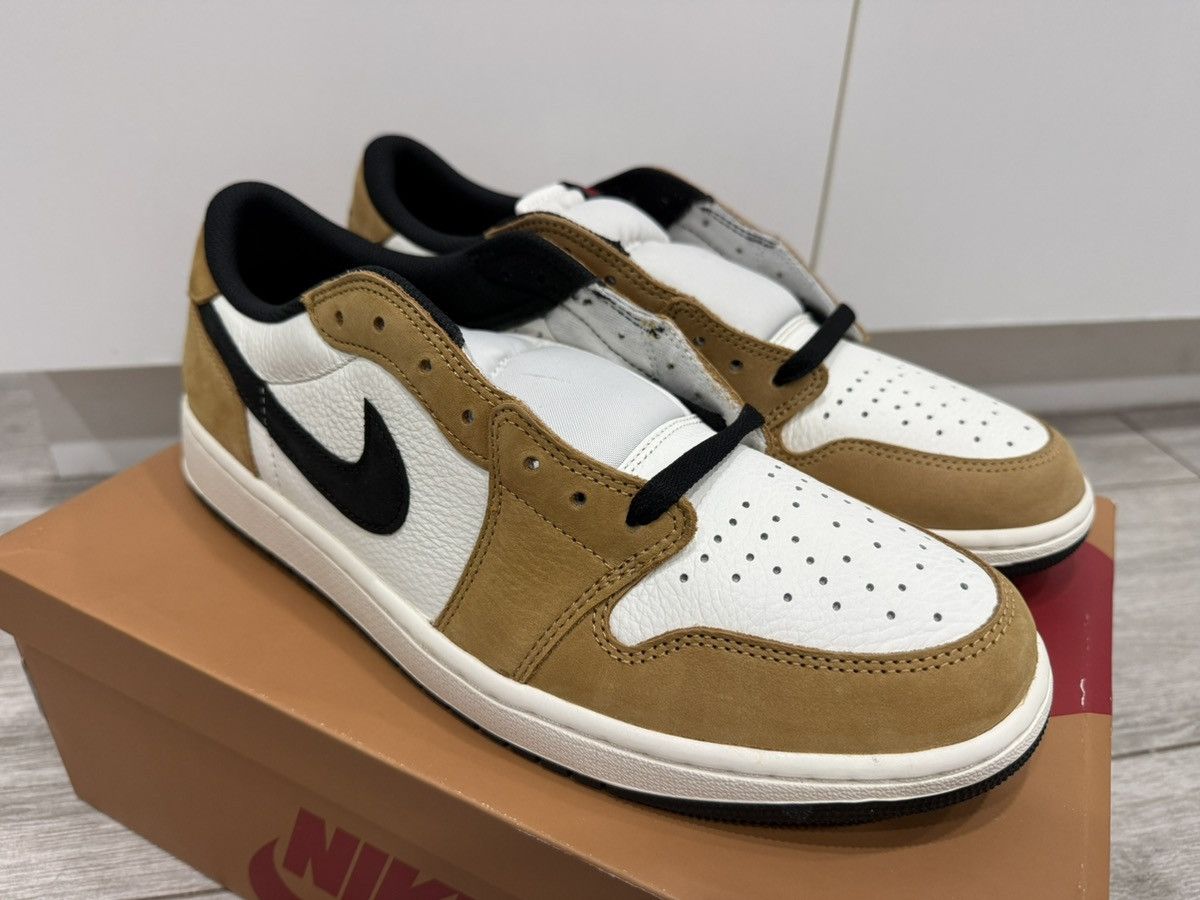 Jordan Brand Air Jordan 1 Retro Low OG Rookie of the Year Black Golden 12 Size US 12 / EU 45 - 4 Thumbnail