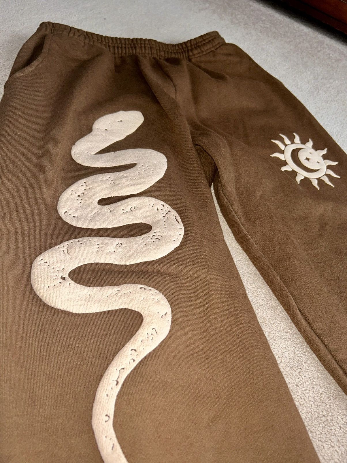Siberia Hills Siberia Hills Spiritual Children brown puff print sweatpants Size US 34 / EU 50 - 3 Thumbnail
