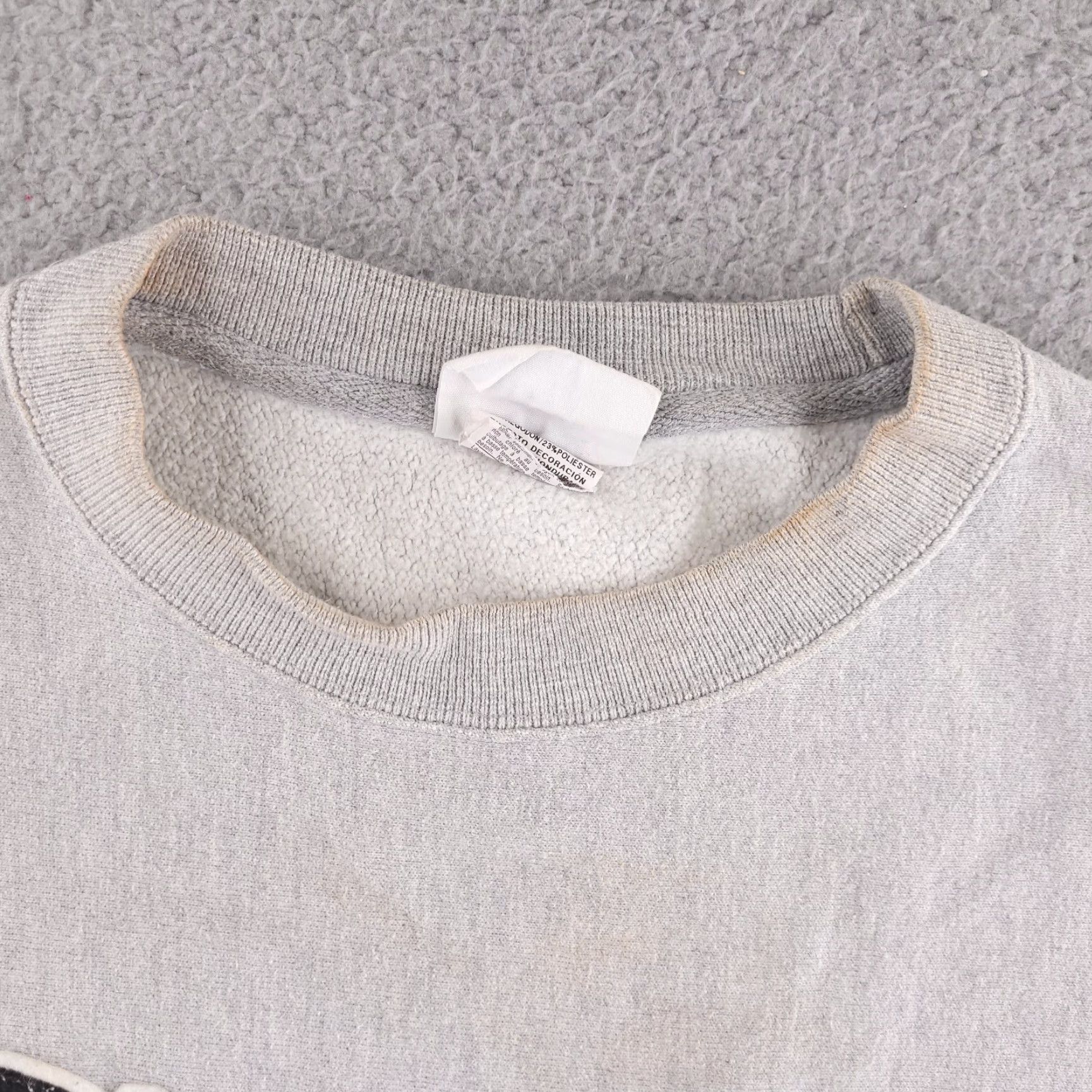 Champion VINTAGE Champion Sweatshirt Mens Large Reverse Weave Gray Crewneck Distressed Size US L / EU 52-54 / 3 - 5 Thumbnail