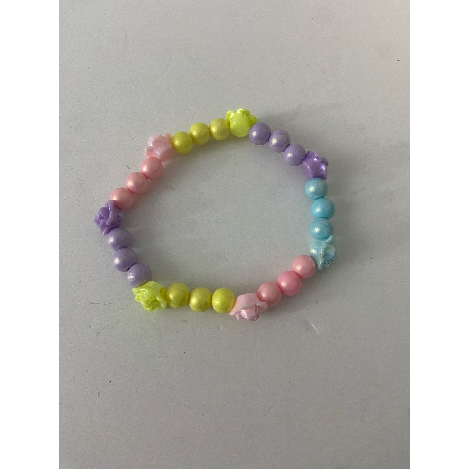 Handmade pastel bead bracelet with flowers Size ONE SIZE - 3 Thumbnail