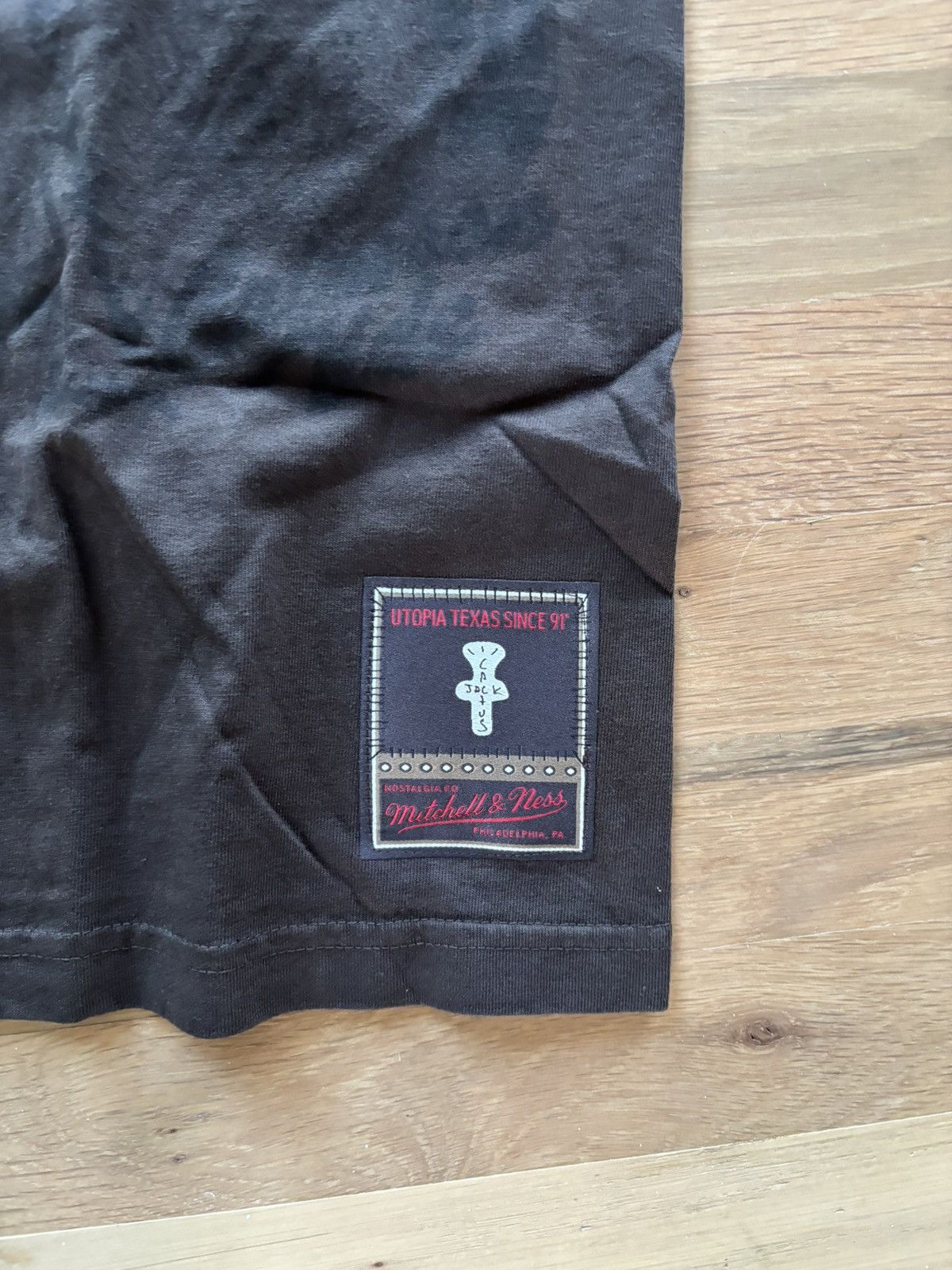 Mitchell & Ness × Travis Scott Travis Scott Michell & Ness Alabama Seal Tee Size US L / EU 52-54 / 3 - 6 Thumbnail
